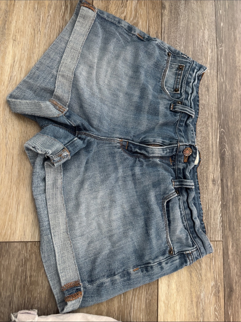 (7) pairs of Size 28/6 women’s shorts LOT - Picture 8 of 8
